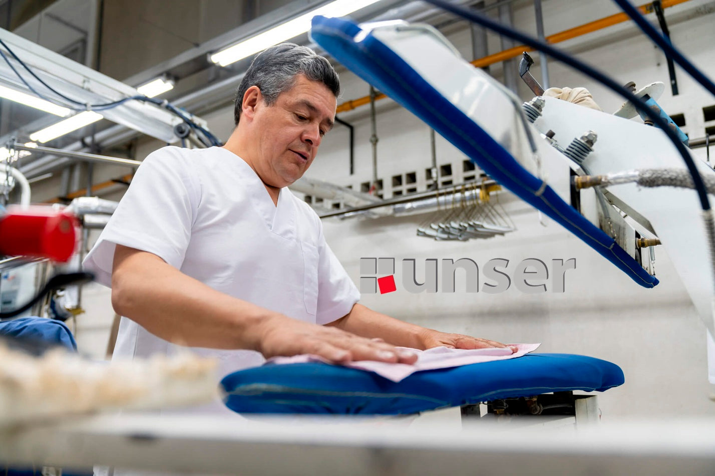 Los uniformes de servicio, una industria esencial Unser