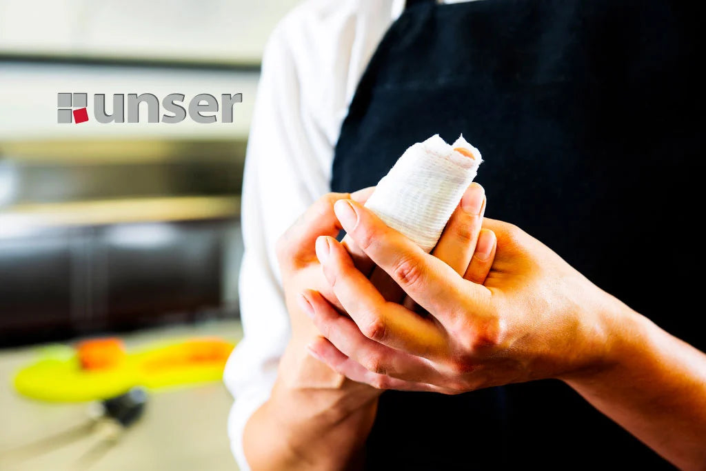 Persona herida en cocina profesional
